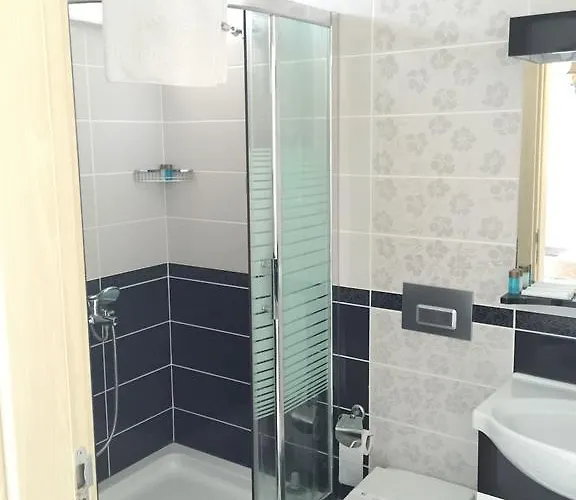 Geyi̇kli̇ Sunshi̇ne 호텔 *